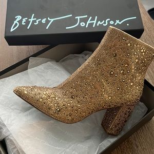 NIB Betsy Johnson Cady Boot Gold